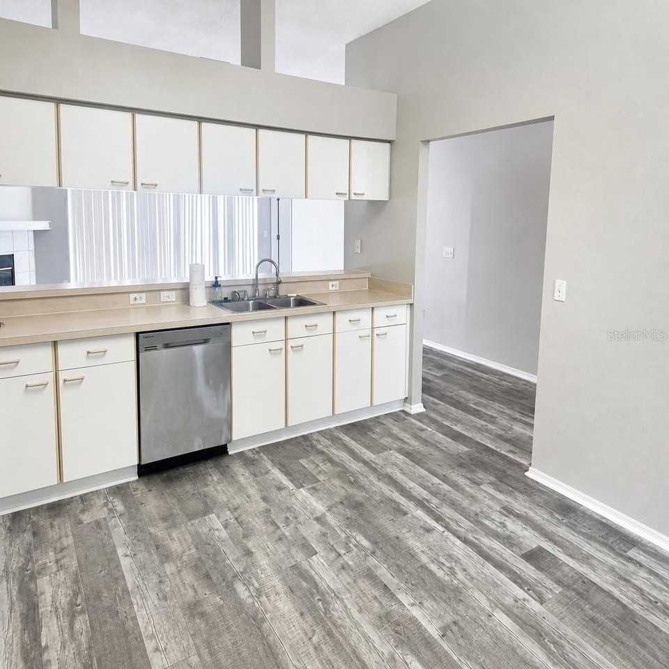 28202 Brokenmead Path - Photo 5 of 20