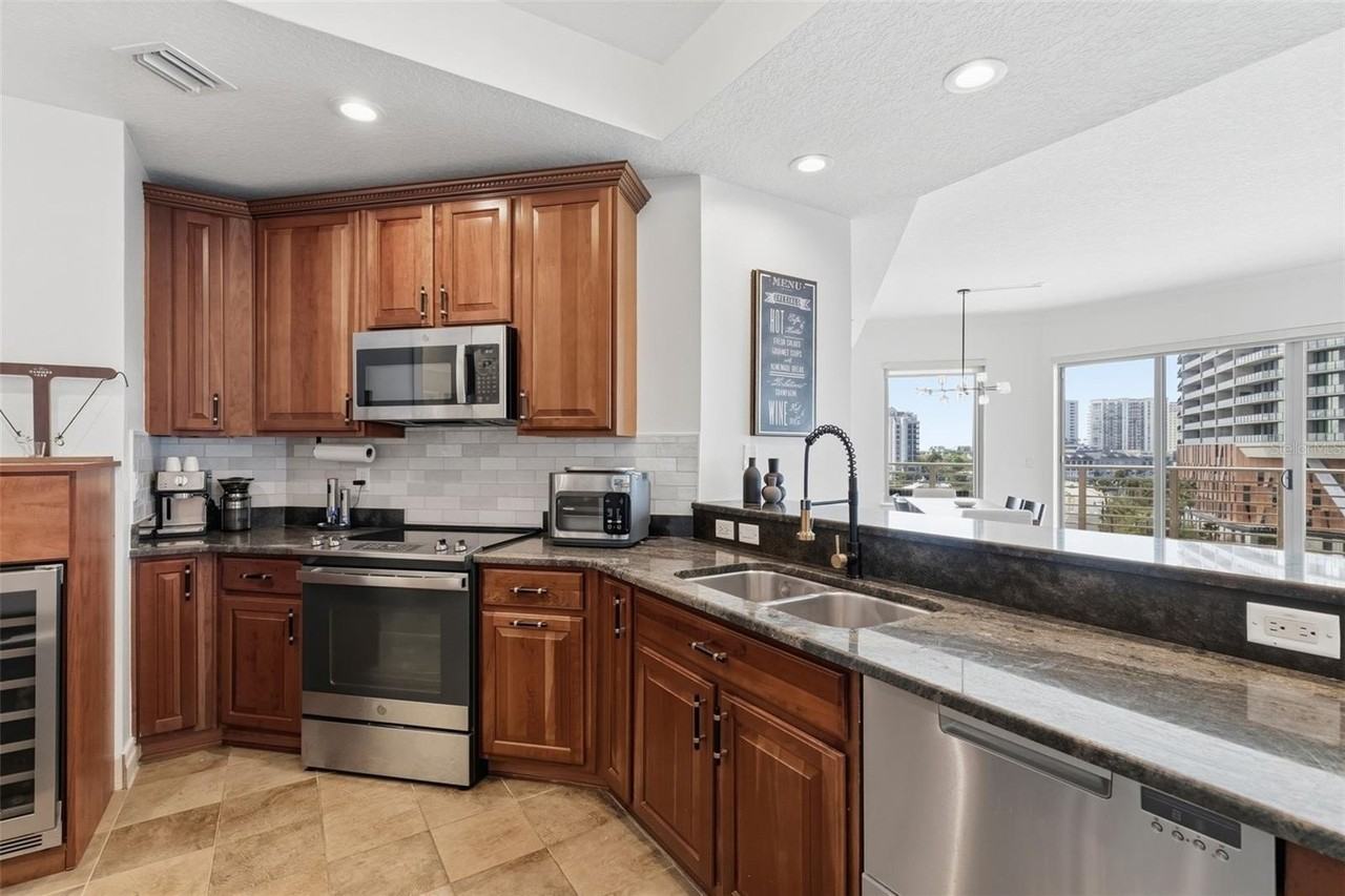 449 S 12th St #604 - Photo 5 of 34