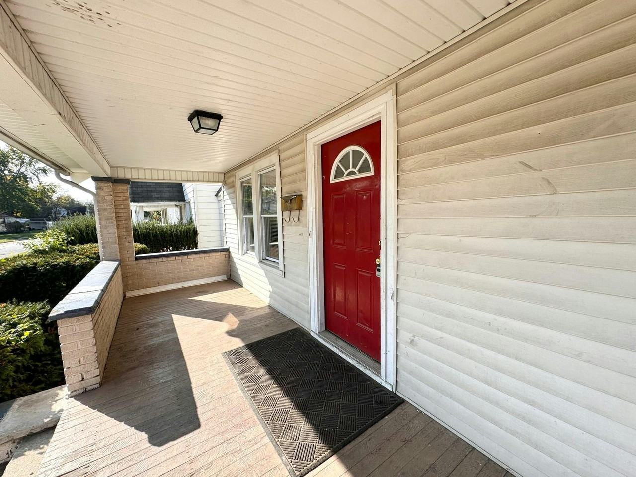 1735 Wyndhurst Road - Photo 2 of 13