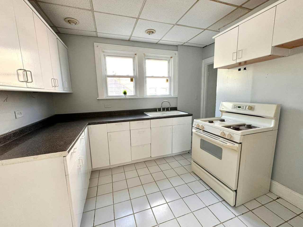 1735 Wyndhurst Road - Photo 6 of 13