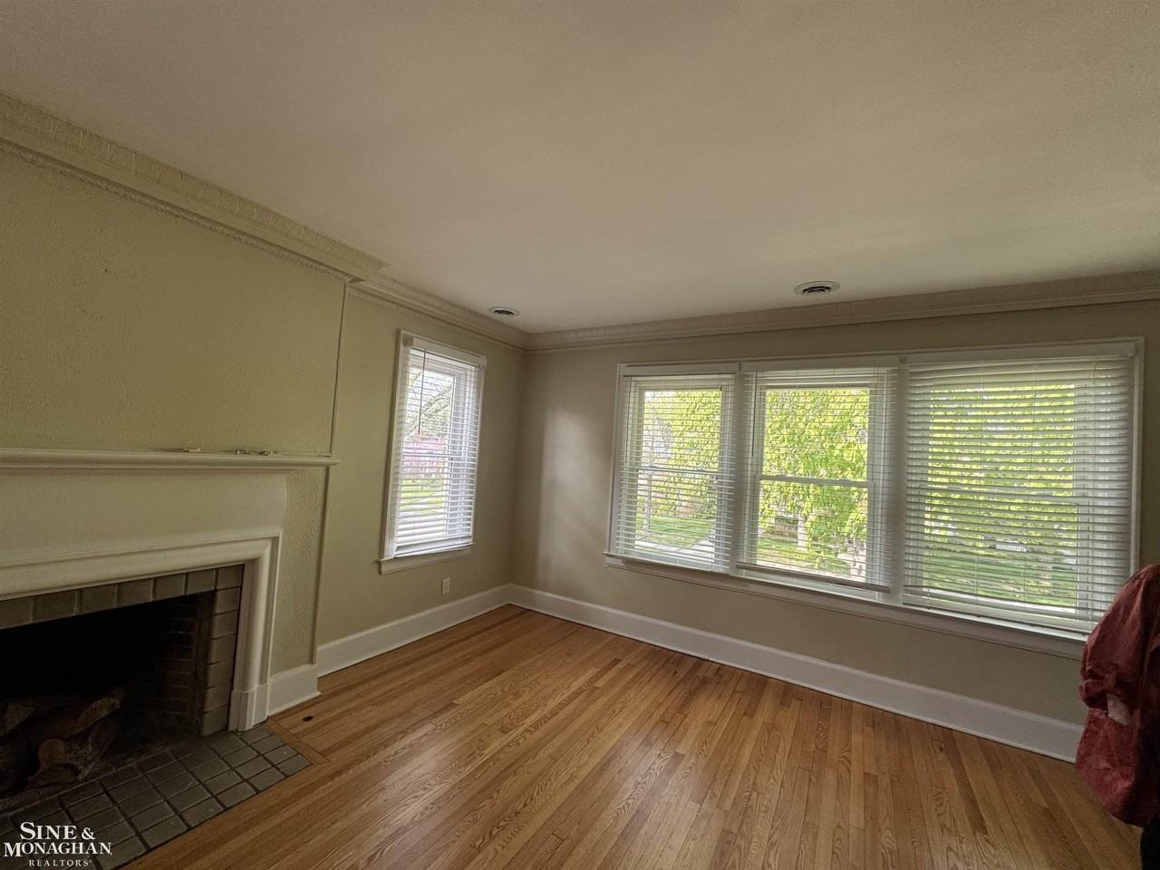 371 Neff Rd 2nd Fl - Photo 4 of 12