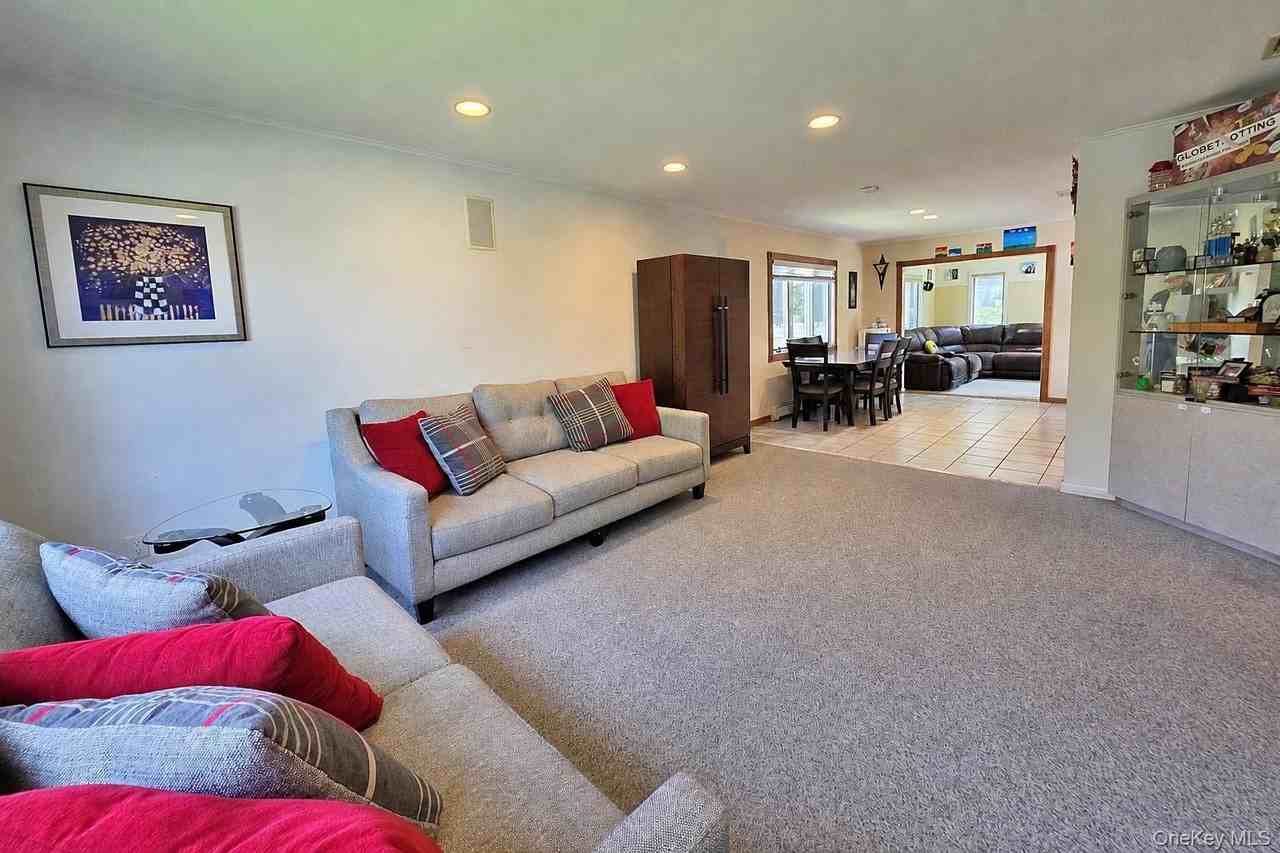 110 Briarwood Ln - Photo 7 of 36