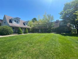 featured image of 52 S Middletown Rd Apt B #Apt B