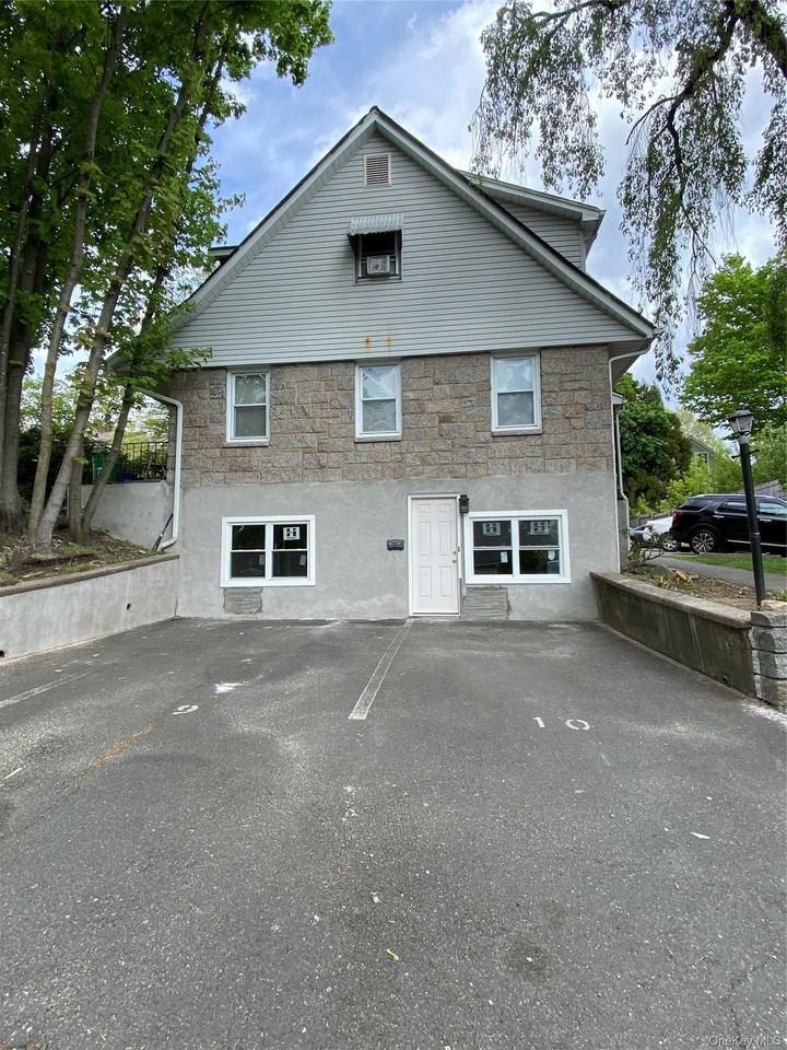 52 S Middletown Rd Apt B - Photo 2 of 13