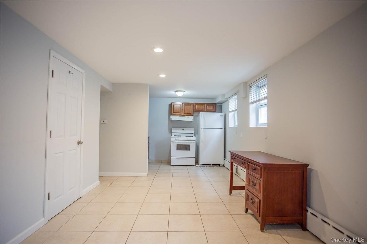 237 E Broadway - Photo 5 of 15