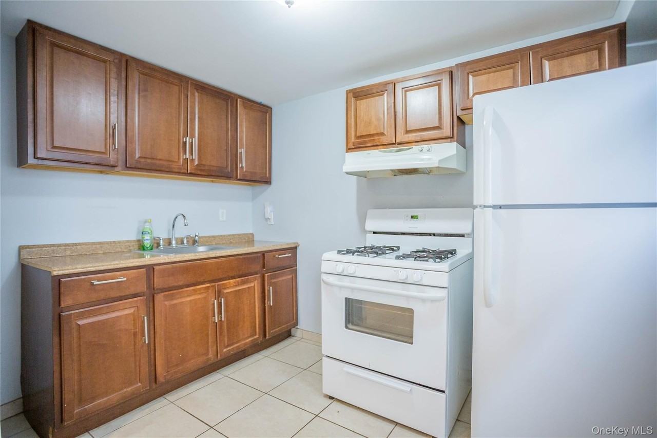 237 E Broadway - Photo 7 of 15