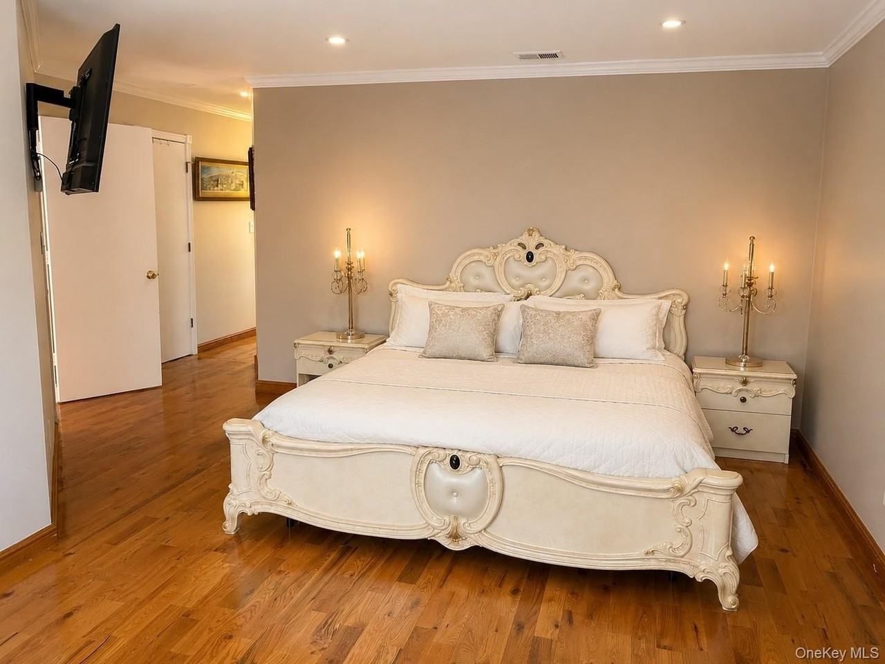 1180 E Broadway #4 - Photo 7 of 14