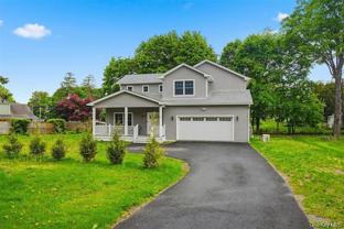 33 Howland Ave - Photo 1 of 1