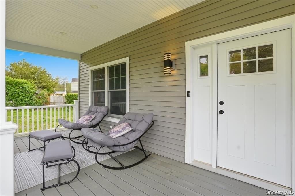 33 Howland Ave - Photo 3 of 31