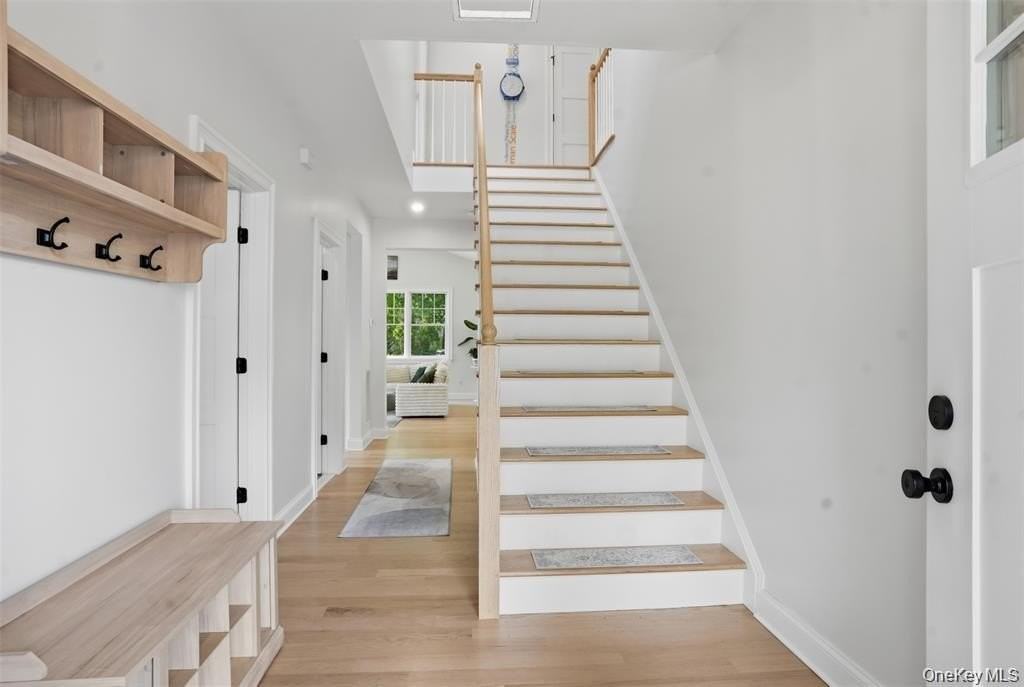 33 Howland Ave - Photo 4 of 31