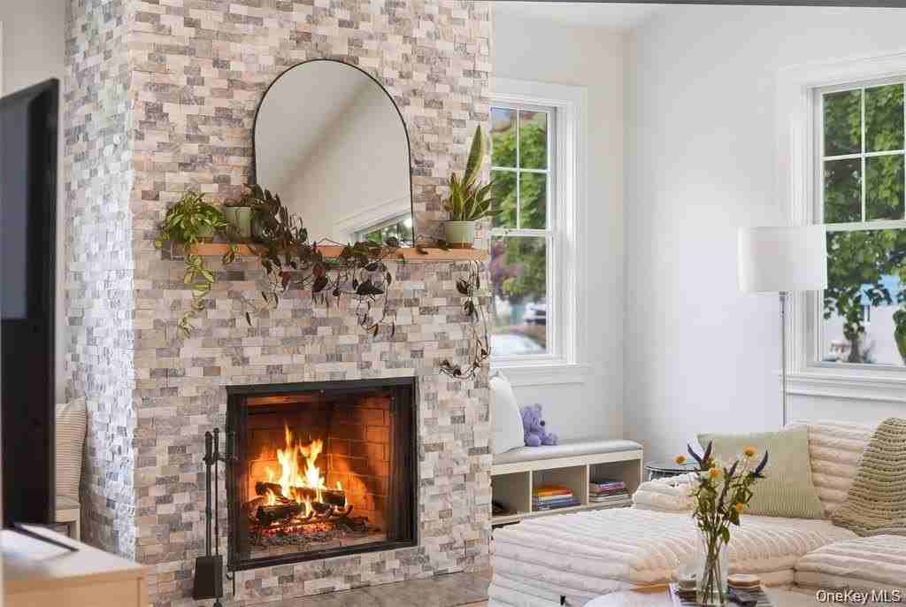 33 Howland Ave - Photo 6 of 31