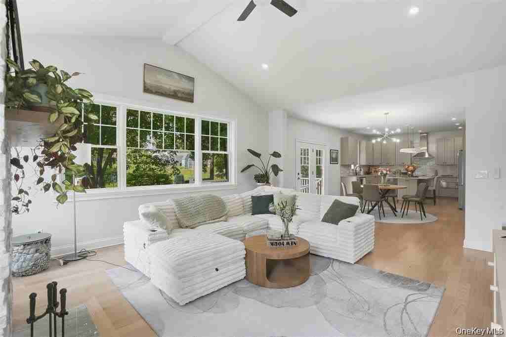 33 Howland Ave - Photo 7 of 31