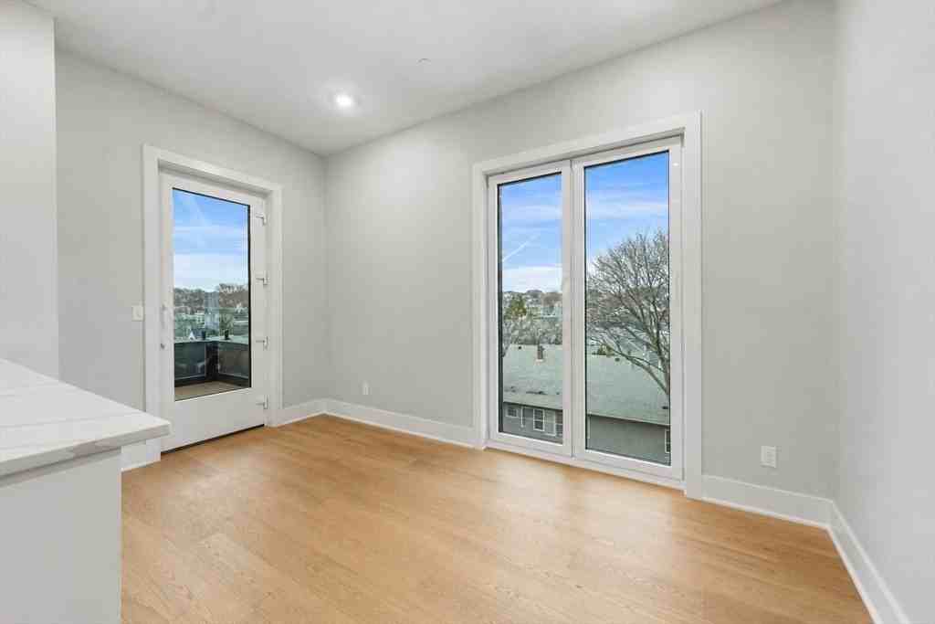 379 Somerville Ave #10 - Photo 5 of 10