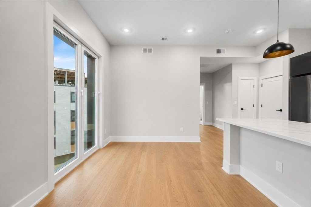 379 Somerville Ave #10 - Photo 6 of 10