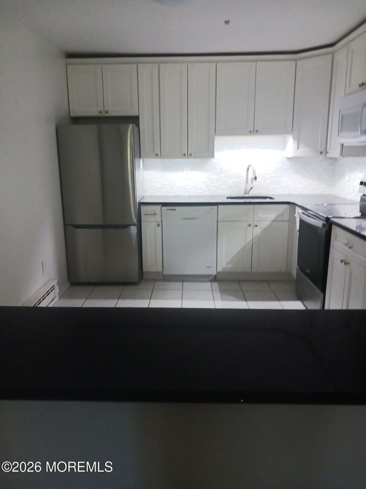 115 Amberly Dr #H - Photo 3 of 17