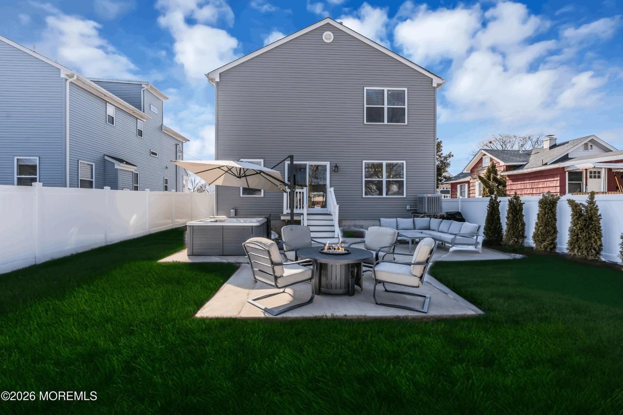 267 N 5th Ave - Photo 2 of 32