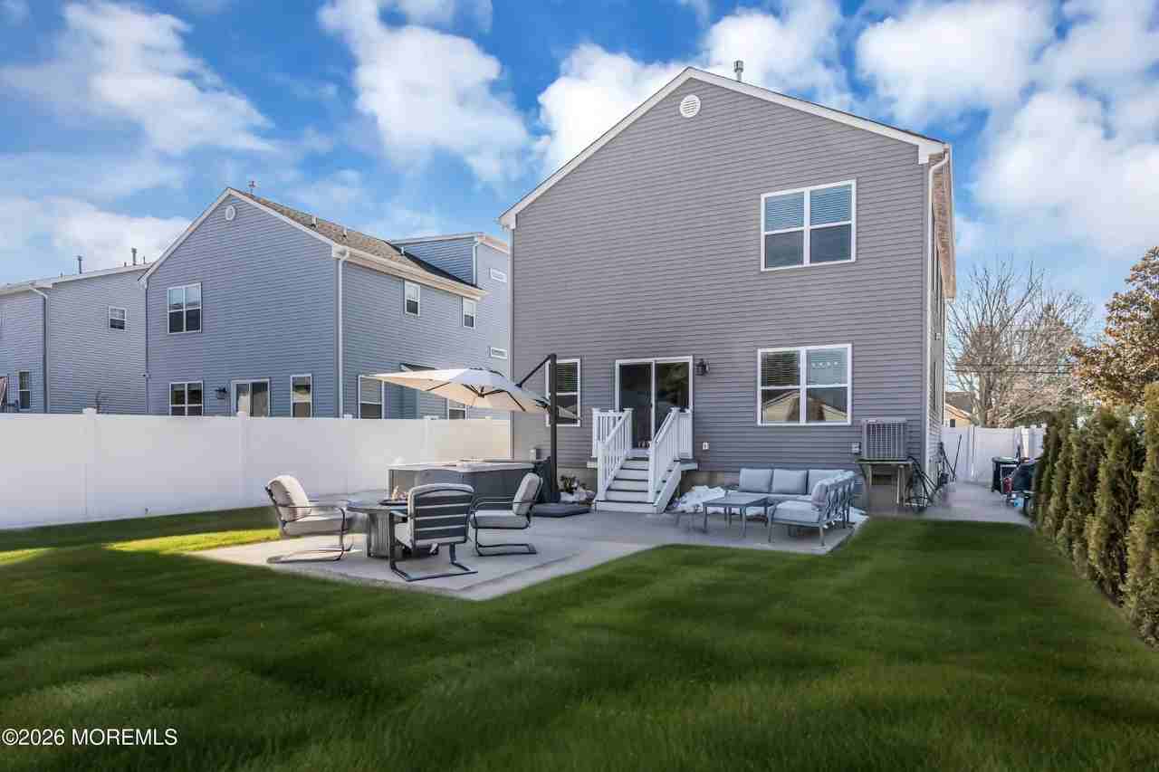 267 N 5th Ave - Photo 7 of 32