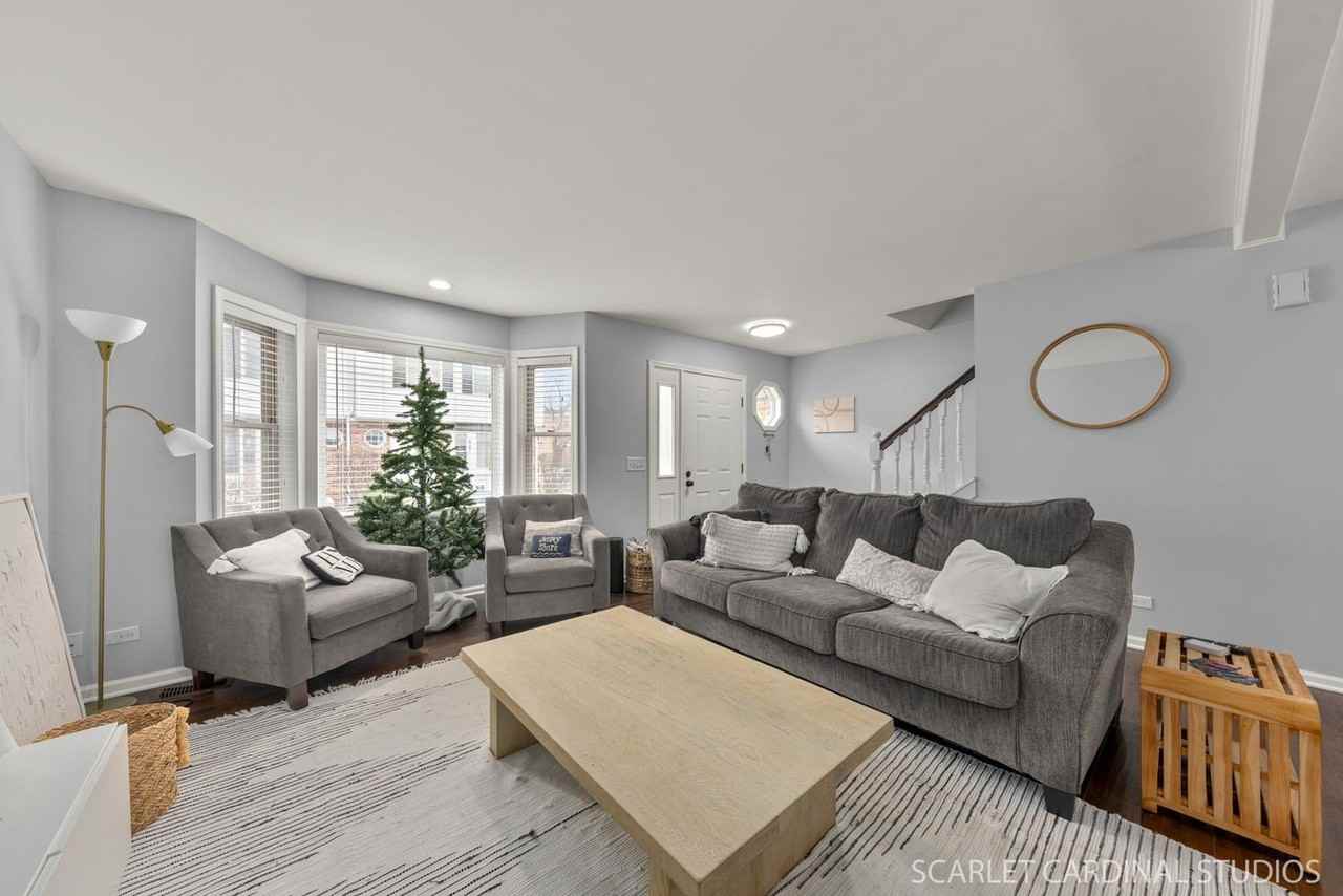 863 College Ave - Photo 3 of 16