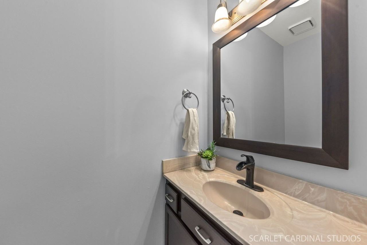 863 College Ave - Photo 7 of 16