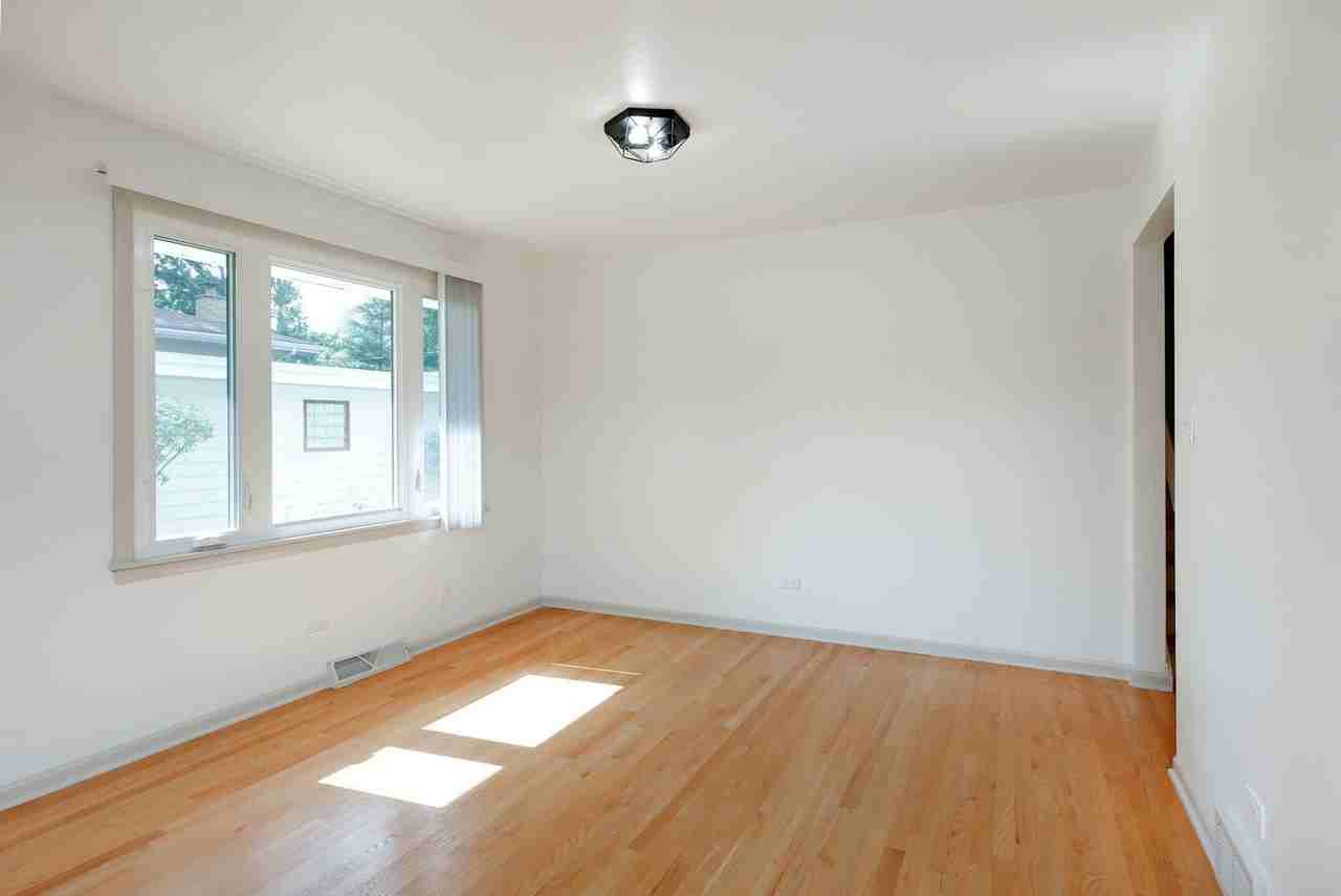 1149 Jane Ave - Photo 4 of 19