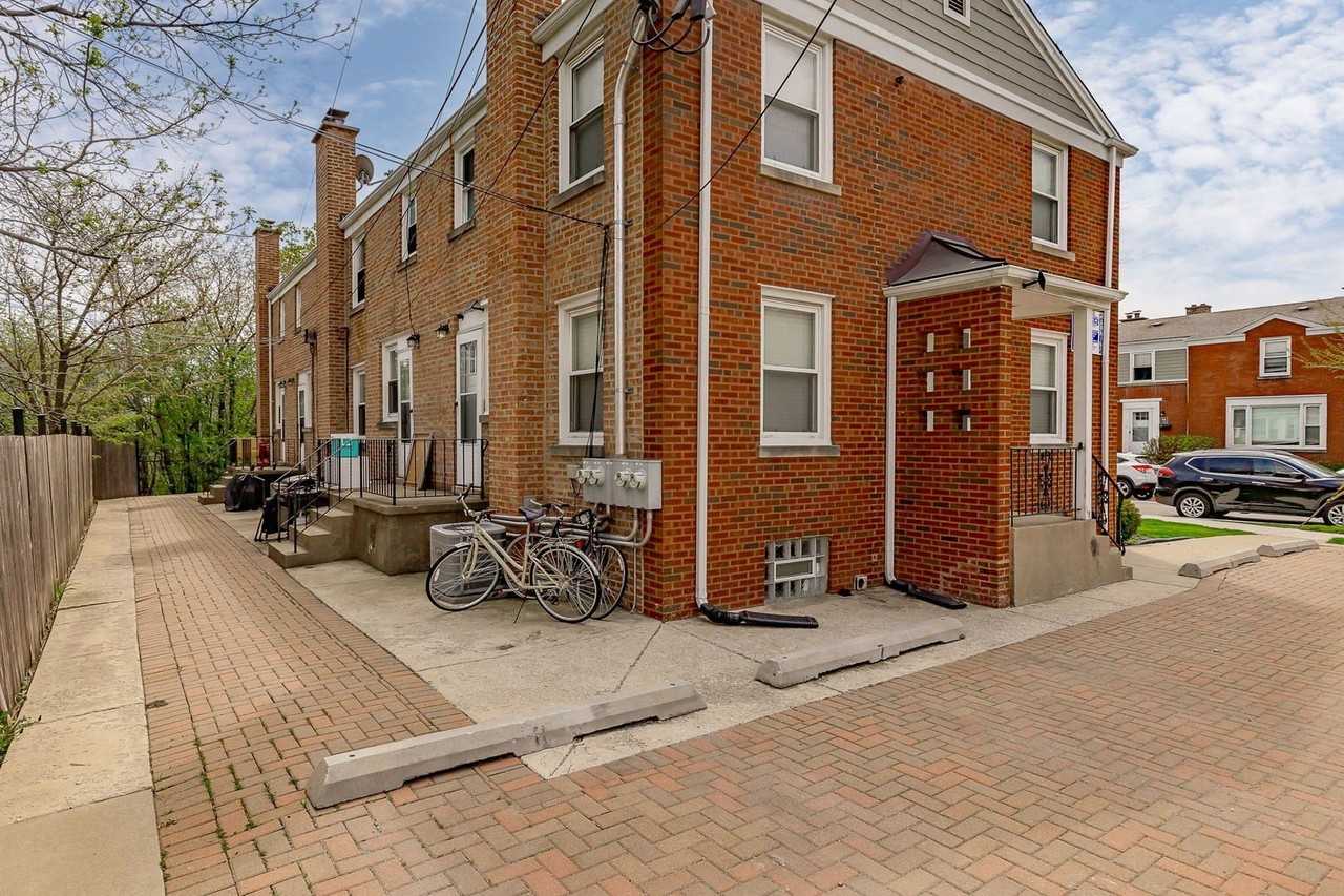 5638 W Carmen Ave - Photo 3 of 5