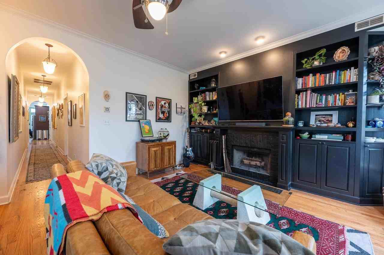3233 W Palmer St #2 - Photo 5 of 22