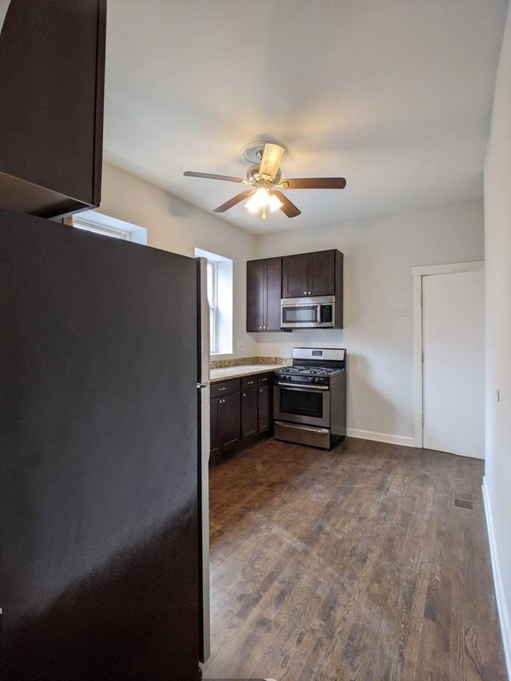 2257 W Hirsch St #2E - Photo 4 of 16