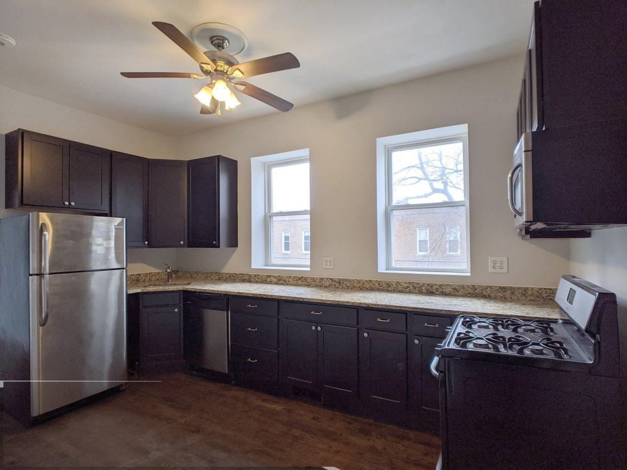 2257 W Hirsch St #2E - Photo 5 of 16