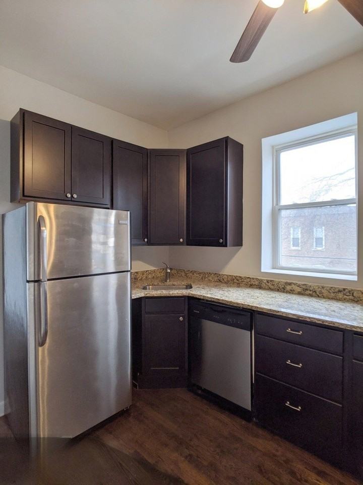 2257 W Hirsch St #2E - Photo 6 of 16