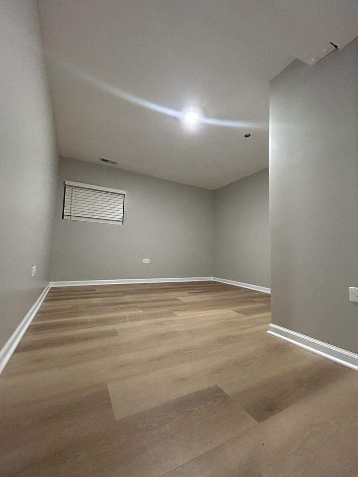 2902 W Diversey Ave #L - Photo 6 of 15
