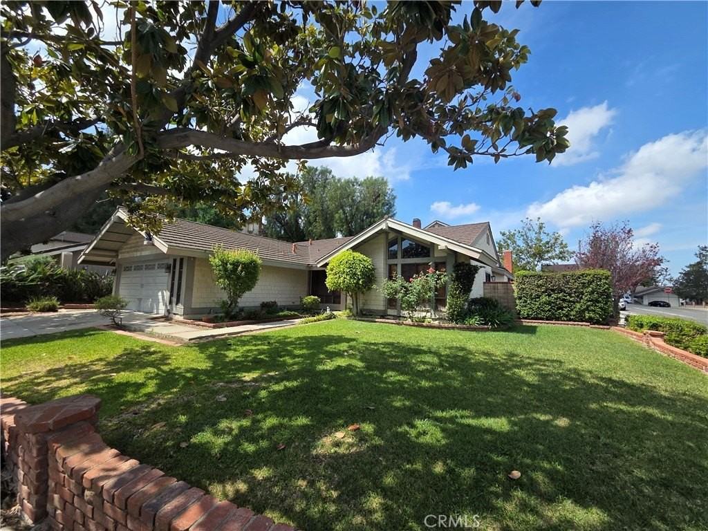 1405 Paseo Manzana - Photo 2 of 27