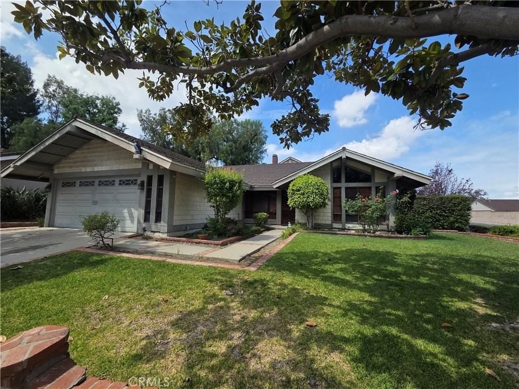 1405 Paseo Manzana - Photo 3 of 27