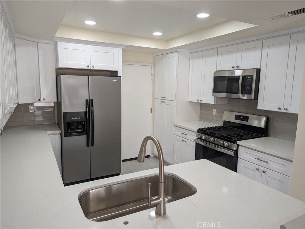 11429 Hanover Ct - Photo 2 of 15