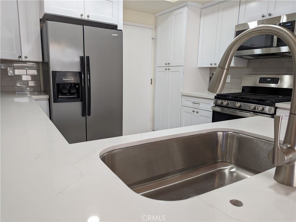 11429 Hanover Ct - Photo 3 of 15