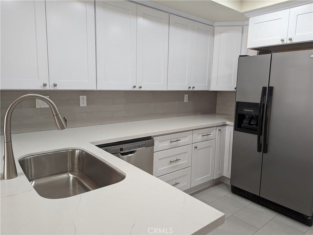 11429 Hanover Ct - Photo 4 of 15