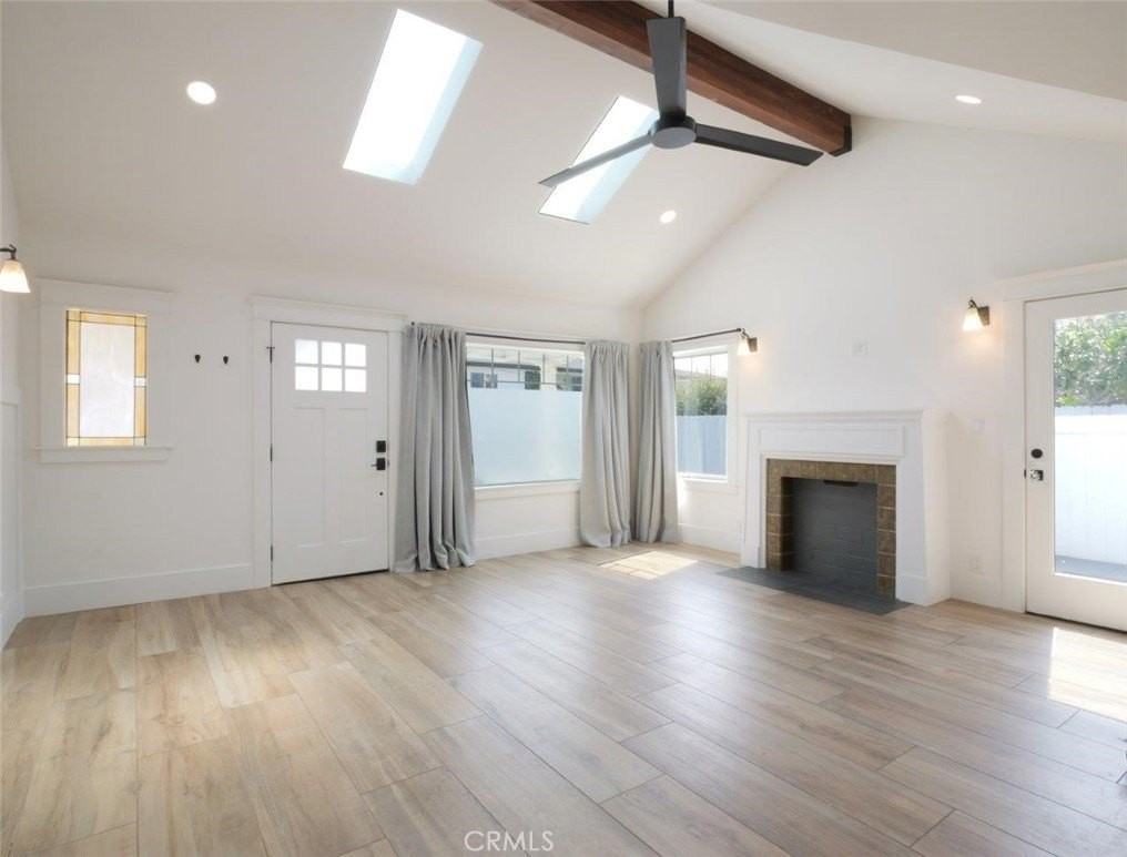 446 W 40th St - Photo 5 of 22