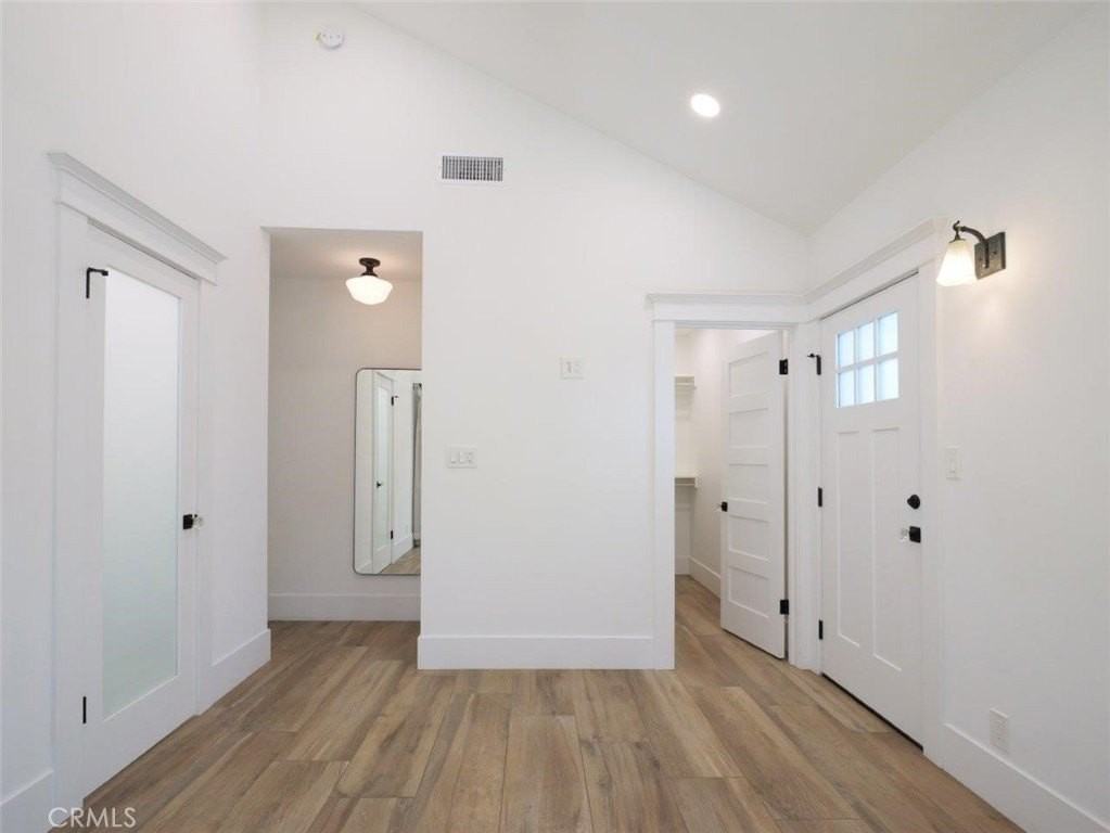 446 W 40th St - Photo 7 of 22