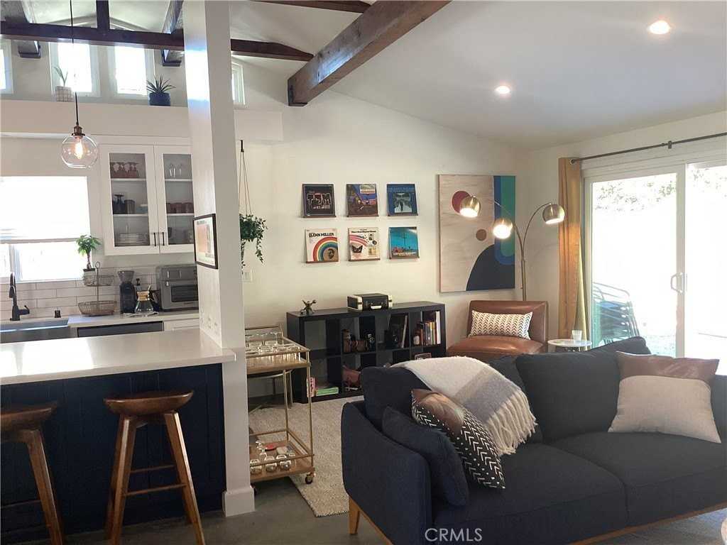 233 Almon Dr - Photo 3 of 21