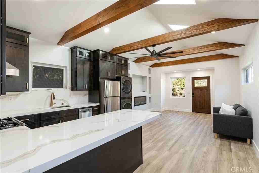 211 Florence Pl #A - Photo 4 of 13