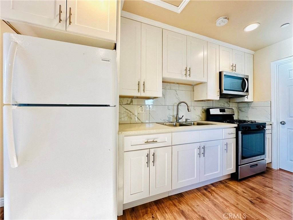 17134 Saticoy St - Photo 5 of 12