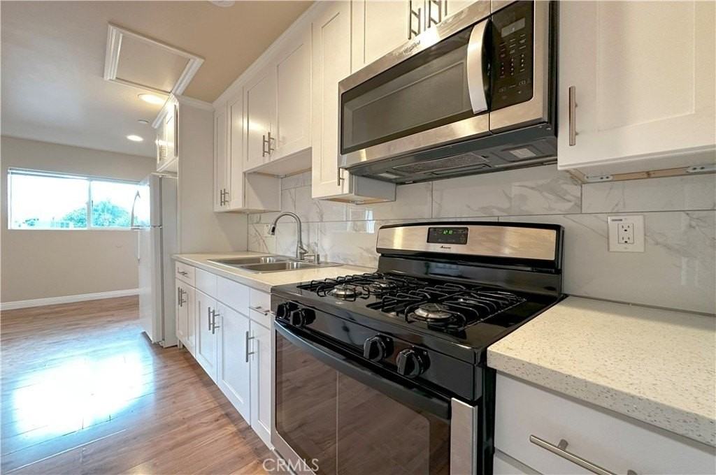 17134 Saticoy St - Photo 6 of 12