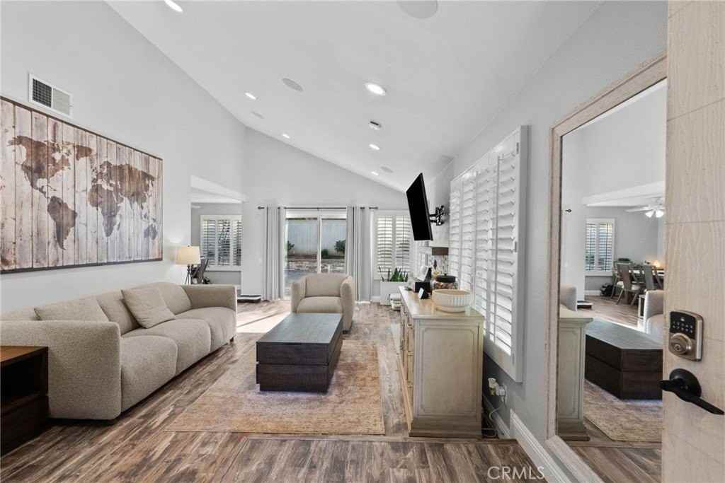 18 Brookdale - Photo 2 of 33
