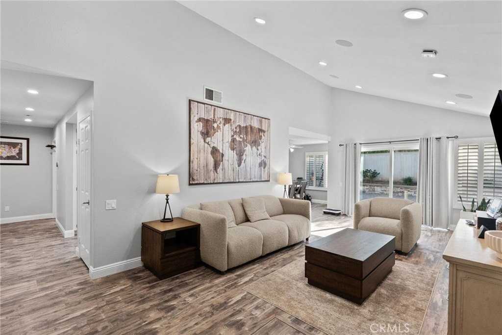 18 Brookdale - Photo 3 of 33