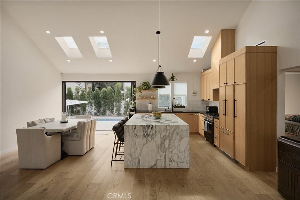 13916 La Maida St - Photo 5 of 31