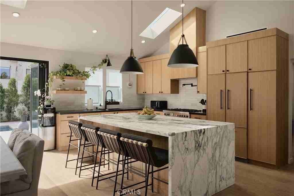 13916 La Maida St - Photo 6 of 31