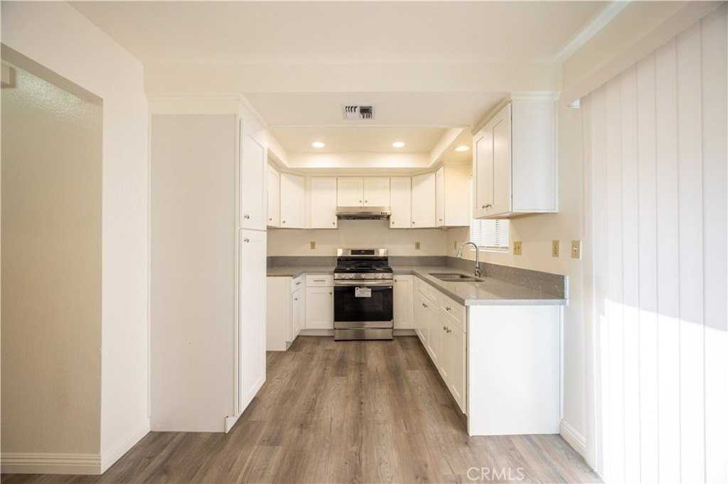 9317 Ramona Blvd #B - Photo 5 of 19