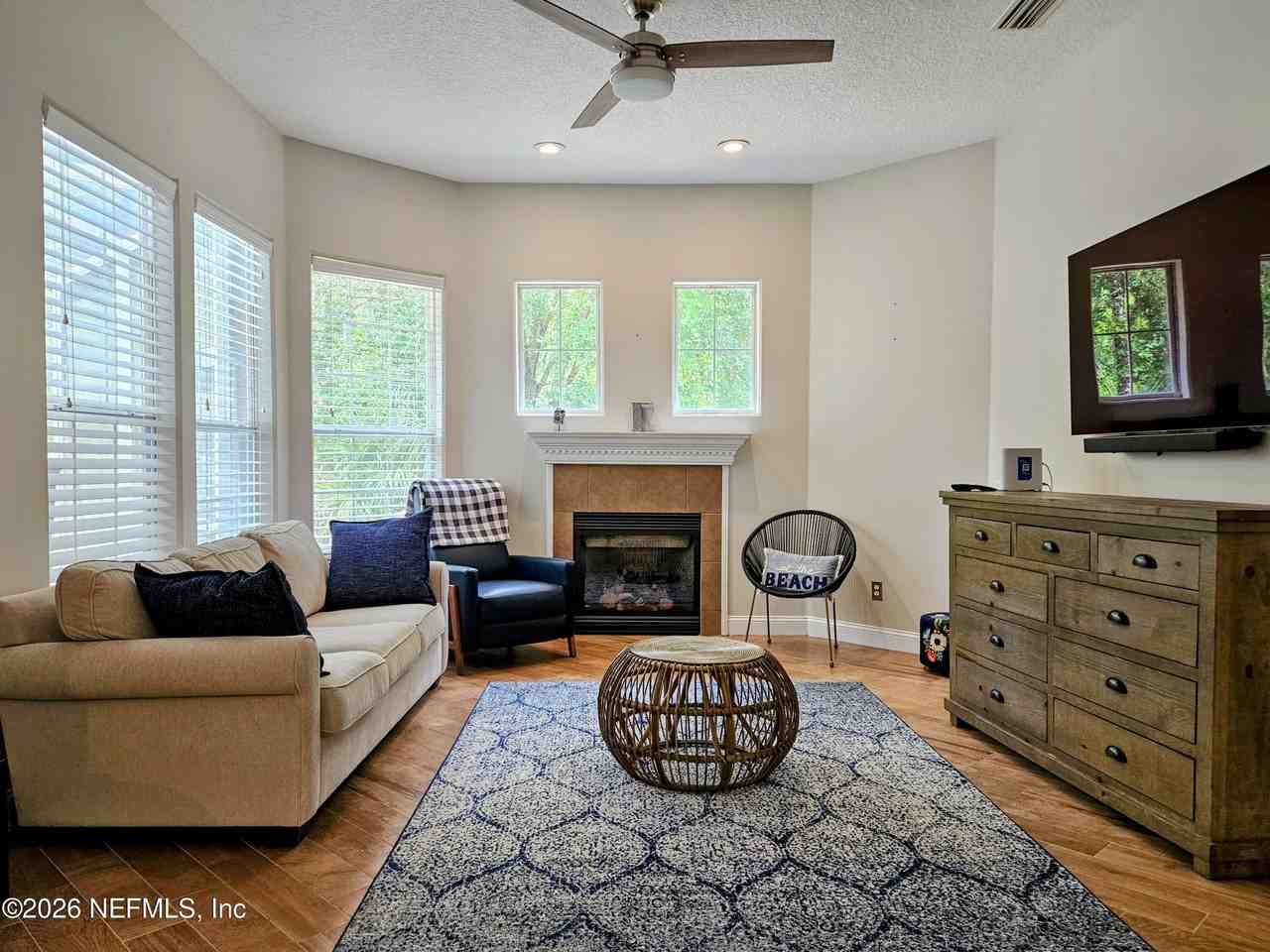 169 W Village Dr - Photo 3 of 40