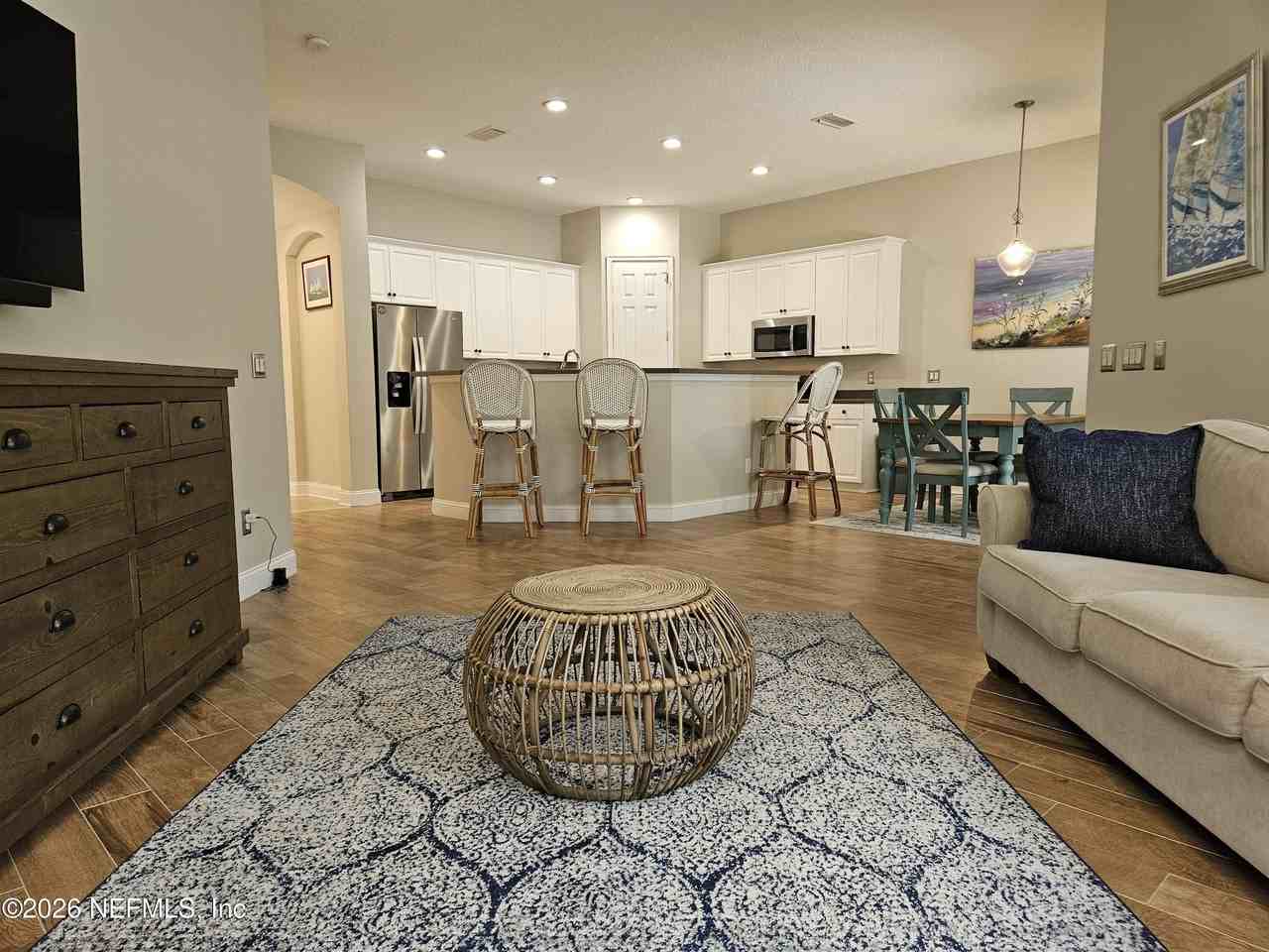 169 W Village Dr - Photo 4 of 40