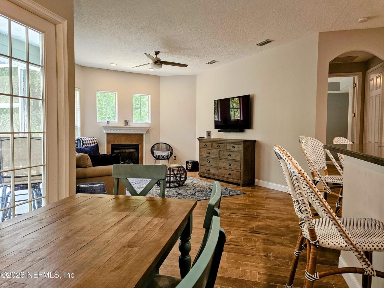 169 W Village Dr - Photo 5 of 40