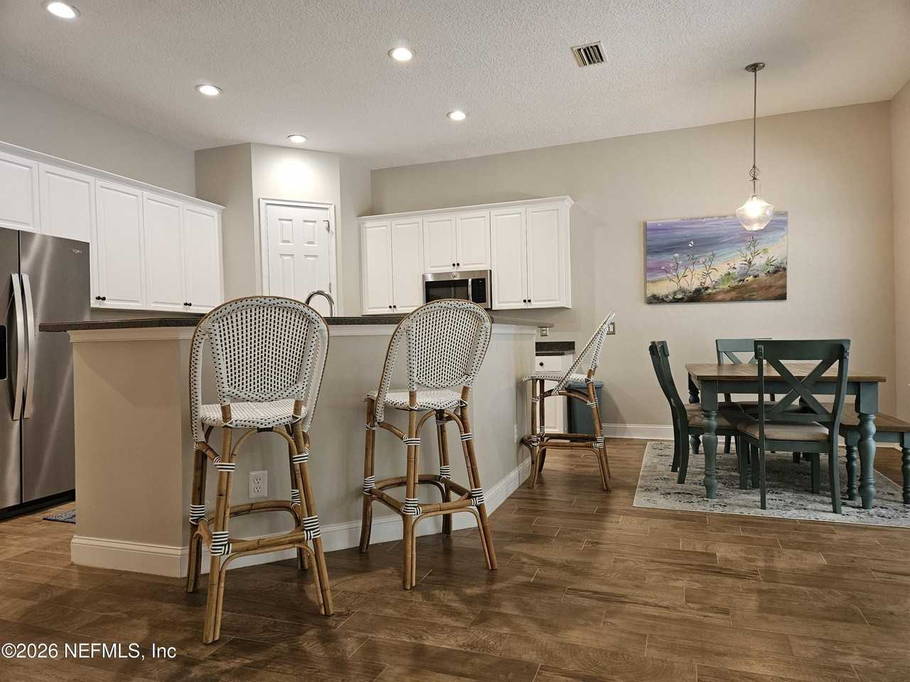 169 W Village Dr - Photo 6 of 40